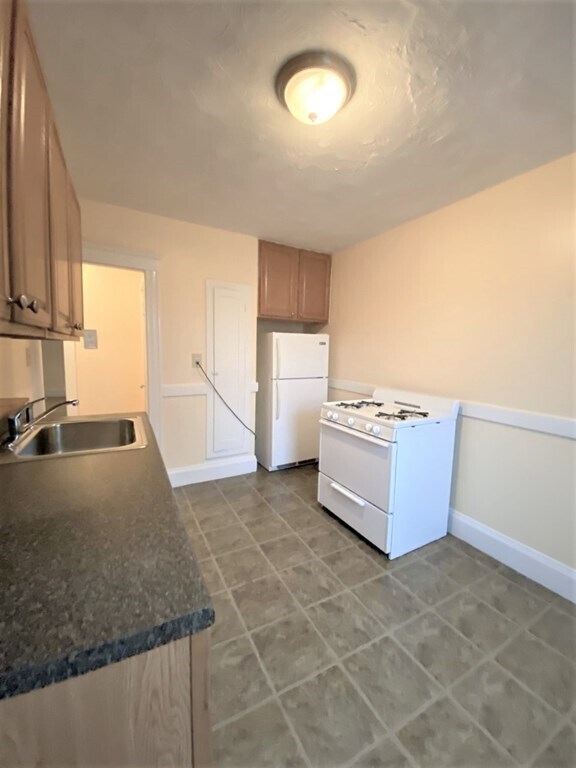 8 Brooks Park Unit L, Medford, MA 02155 Room for Rent in Medford, MA