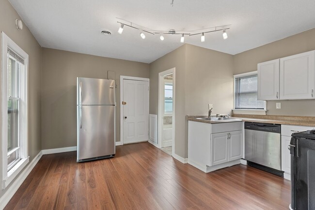 Foto del edificio - Bruhnding Properties 922 18 1/2 Ave NE