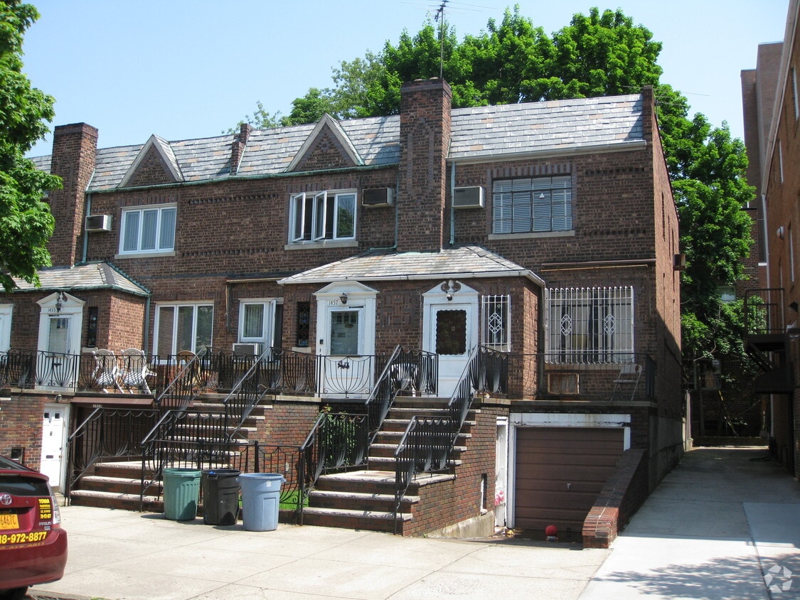 Building Photo - 1457 W 57th St