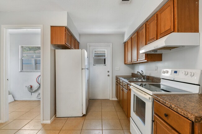 Foto del edificio - 408 N Rosland Dr