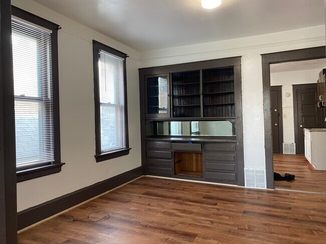 Foto del edificio - 2125 W Brown St