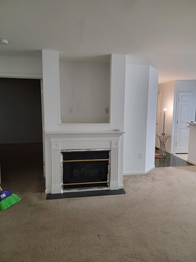 Building Photo - 2101 Wayside Dr