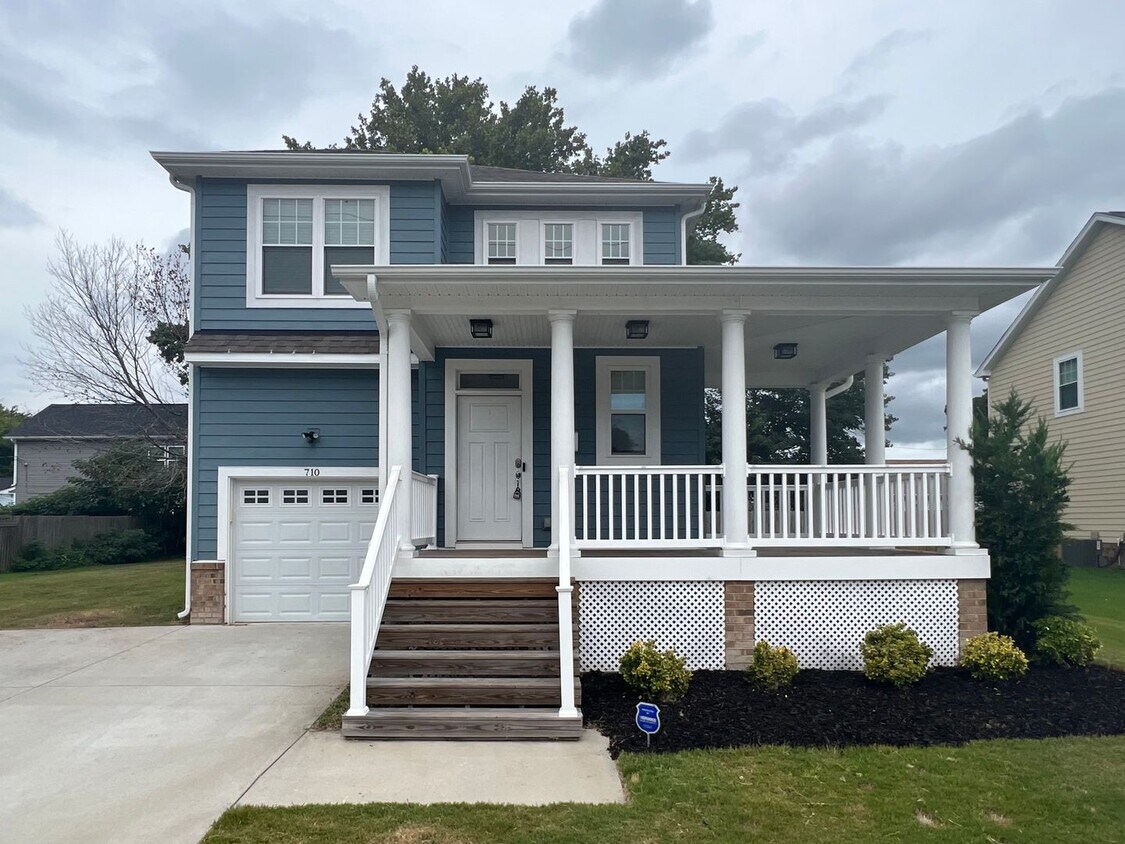 Primary Photo - Single Family Home in Hampton