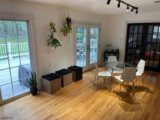 Foto del edificio - 16 Oak Ln