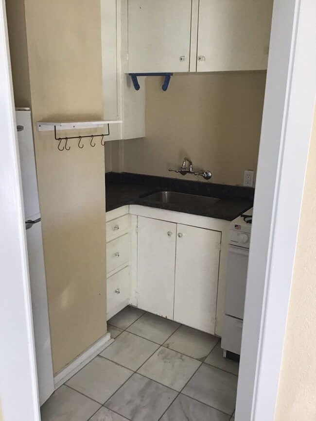 Building Photo - 101 W Main St