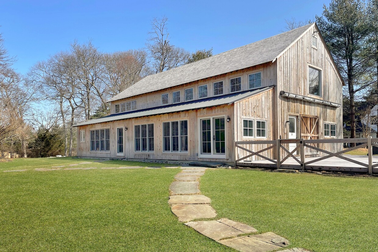 Primary Photo - 21 A Rawson Rd