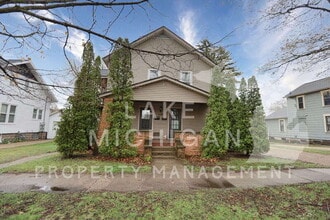 Building Photo - 112 8th St