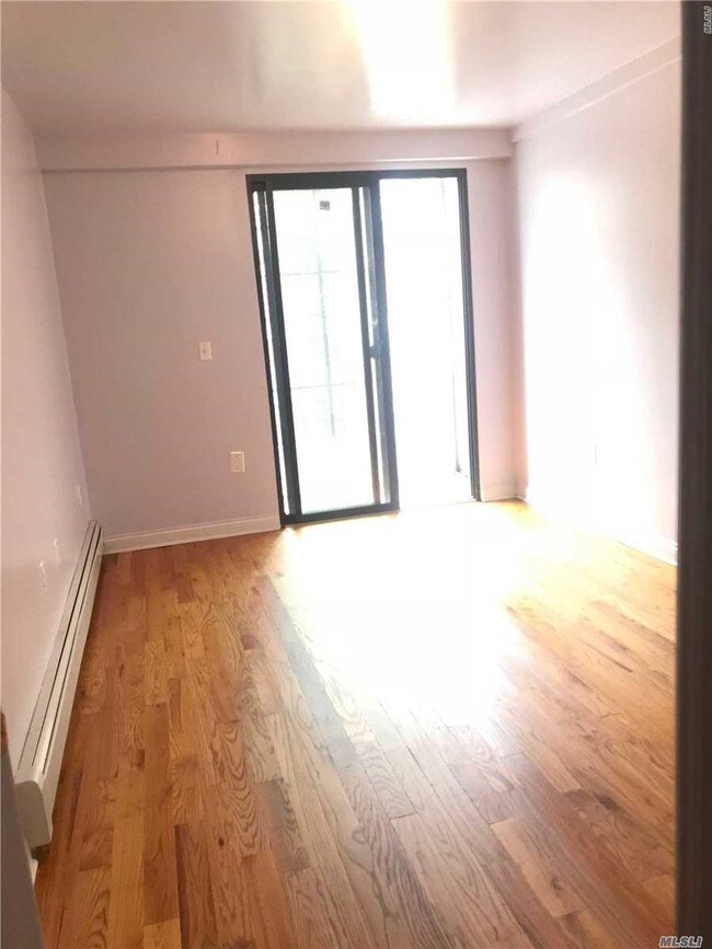 Foto del edificio - 71-24 163rd St