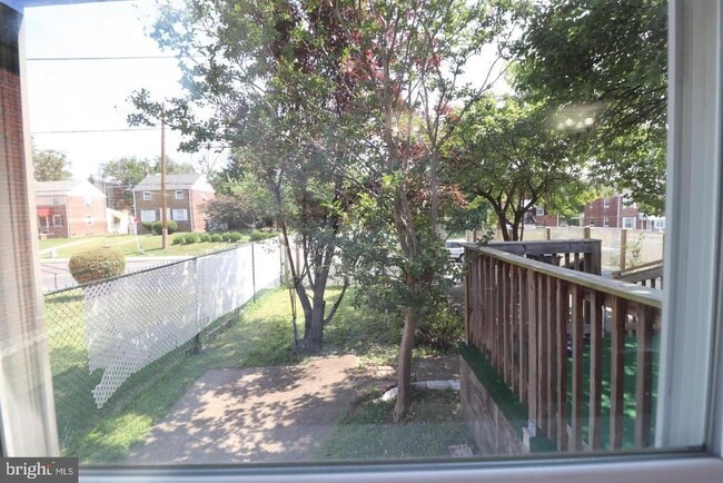 Foto del edificio - 817 Chillum Rd