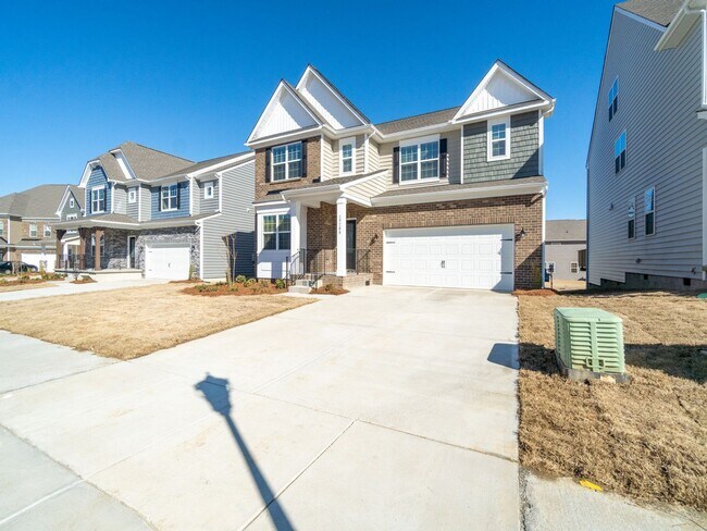 Foto del edificio - Beautiful Almost New Home with 5 Bedroom & 4.5 Baths
