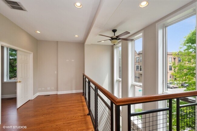 Foto del edificio - 1458 N Artesian Ave