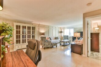 Building Photo - 44 Elm St