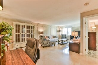 Building Photo - 44 Elm St