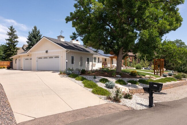 Foto del edificio - 5 Bedroom 2.5 Bath Retreat in Prime Arvada...