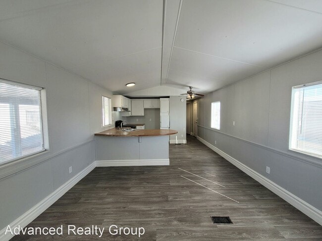 Building Photo - 2 br, 2 bath House - 3208 E Carey Avenue