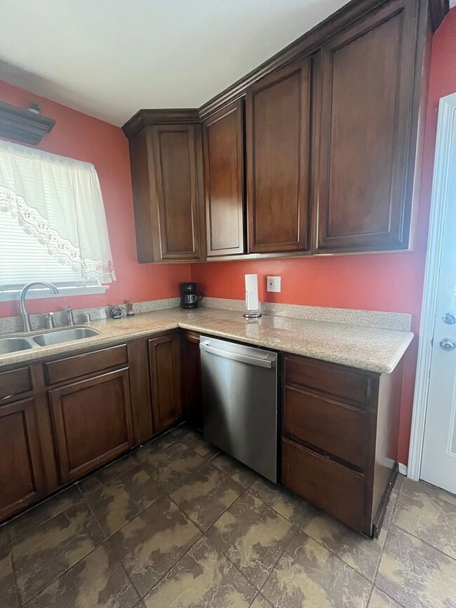 Building Photo - Single Family Furnished Home for Lease