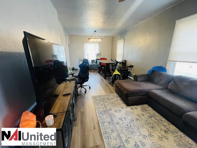 Foto del edificio - Five bedroom, Two and a half bath home for rent