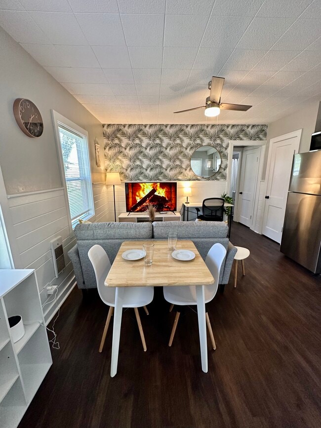 528 Fleming St Unit 3, Hendersonville, NC 28739 Apartments in