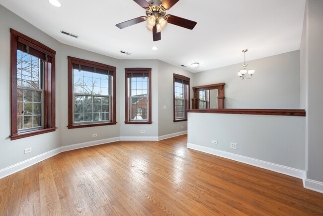 Building Photo - 3428 N Damen Ave
