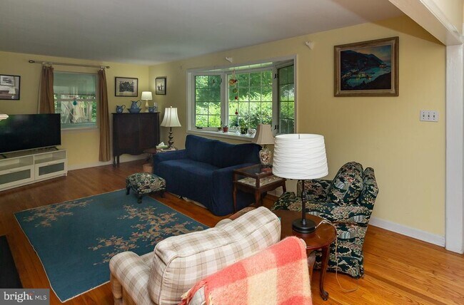 Foto del edificio - 2031 Montgomery Ave