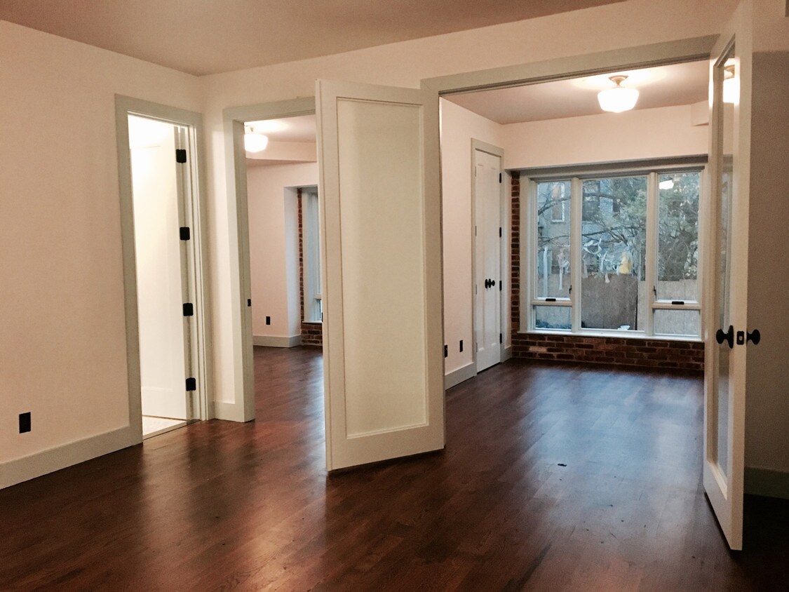 Primary Photo - 31 Brooklyn Ave