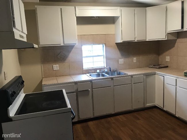 Foto del edificio - 4910 Sunnybrook Dr