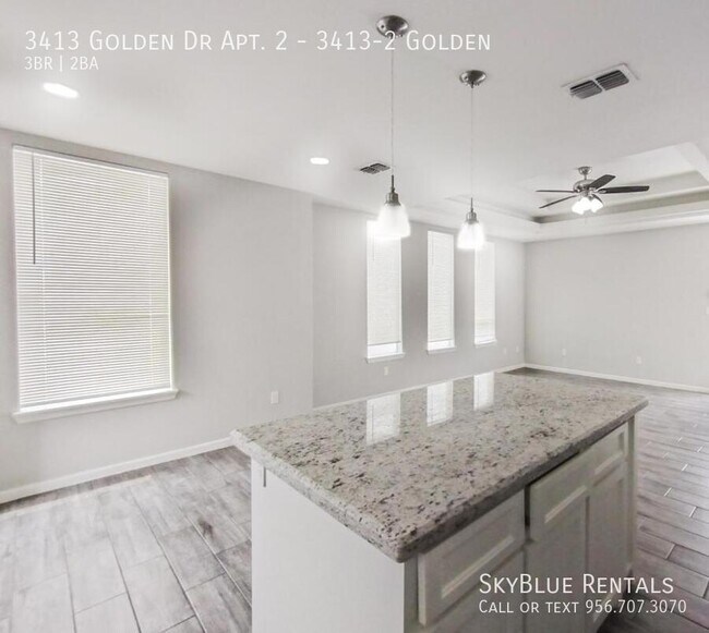 Foto del edificio - 3413 Golden Dr