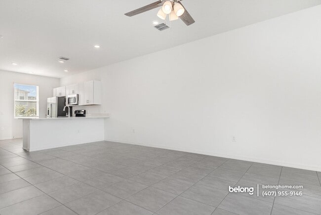 Building Photo - 2037 Viewfinder St