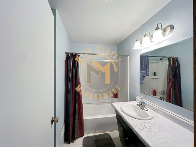 Building Photo - 708 N Fernmeadow Dr