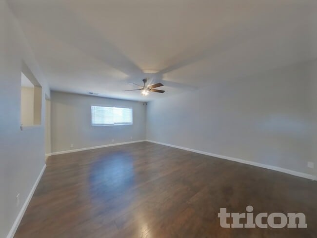 Building Photo - 916 Jacobsen St