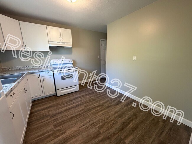 Building Photo - Completely Updated 3 bed 1 Bath home!