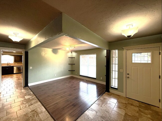 Foto del edificio - Charming 3 Bedroom / 2 Bathroom Home in Southeast OKC!