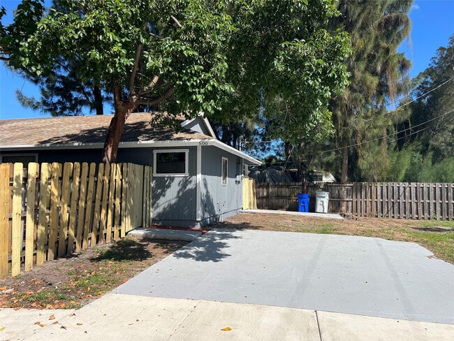 Foto del edificio - 500 NE 34th St