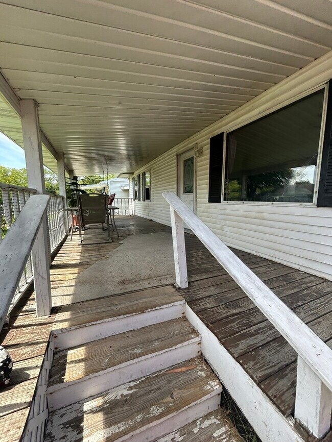 Foto del edificio - 2611 Meadowlane Dr