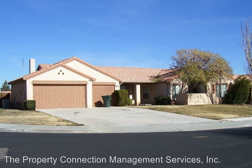 Primary Photo - 5 br, 2 bath House - 13436 Buggywhip Ct.