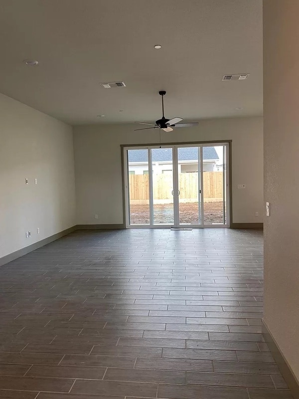 Foto del edificio - 2467 Valverde Dr