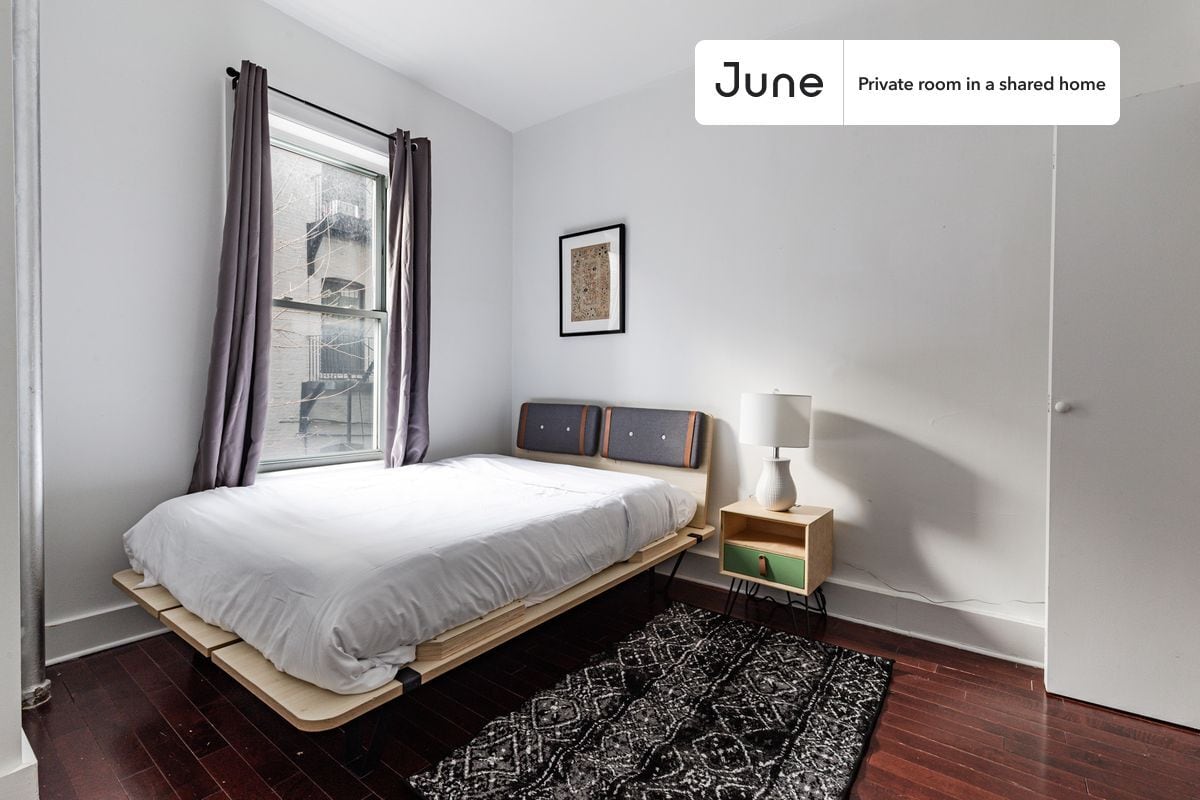 Room in Shared 3 bed/1 bath home - Room in Shared 3 bed/1 bath home