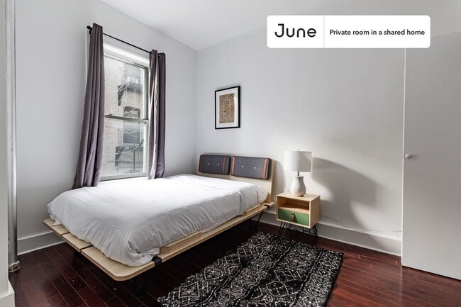 Room in Shared 3 bed/1 bath home - Room in Shared 3 bed/1 bath home