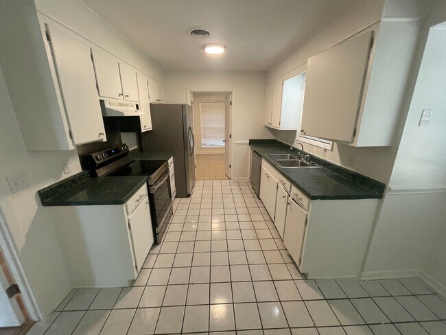 Foto del edificio - 1202 Ferncrest Dr