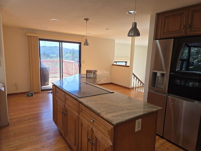 Foto del edificio - Spacious Walnut Creek Home