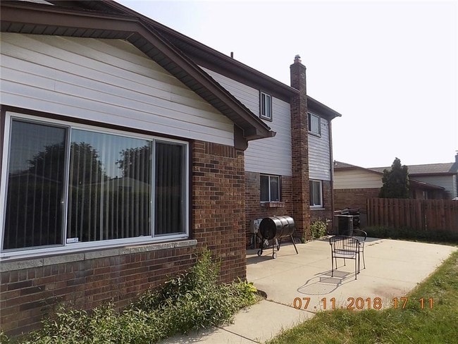 Building Photo - 4985 Kebbe Dr
