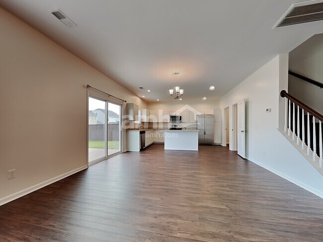 Foto del edificio - 136 Weeping Cypress Dr