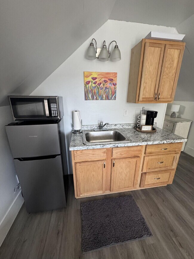Foto del edificio - "Charming Furnished Studio Apartment Retreat in Valley Head – Cozy 300 Sq Ft!"