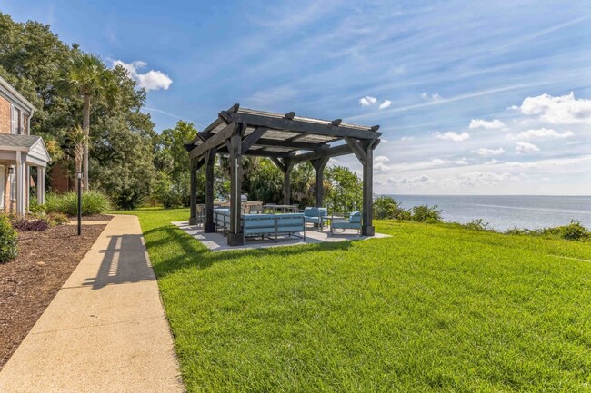 Building Photo - The Ascend at Pensacola Bay