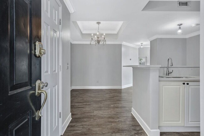 Building Photo - 2-Bed, 2-Bath Condo in the Heart of Green ...
