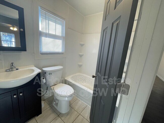 Foto del edificio - 2632 W Monroe St