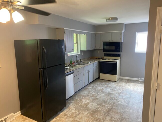 Building Photo - 391 Lancelot Ln