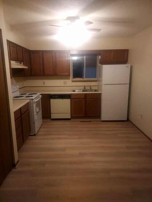 Building Photo - 4690 Hemmeter Ct