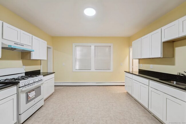 Kitchen - 643 Garden St