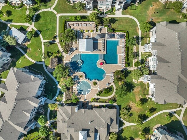 Building Photo - Lakewood